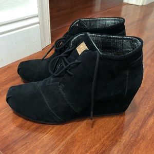 TOMS Black Suede Womens Kala Booties Size 10